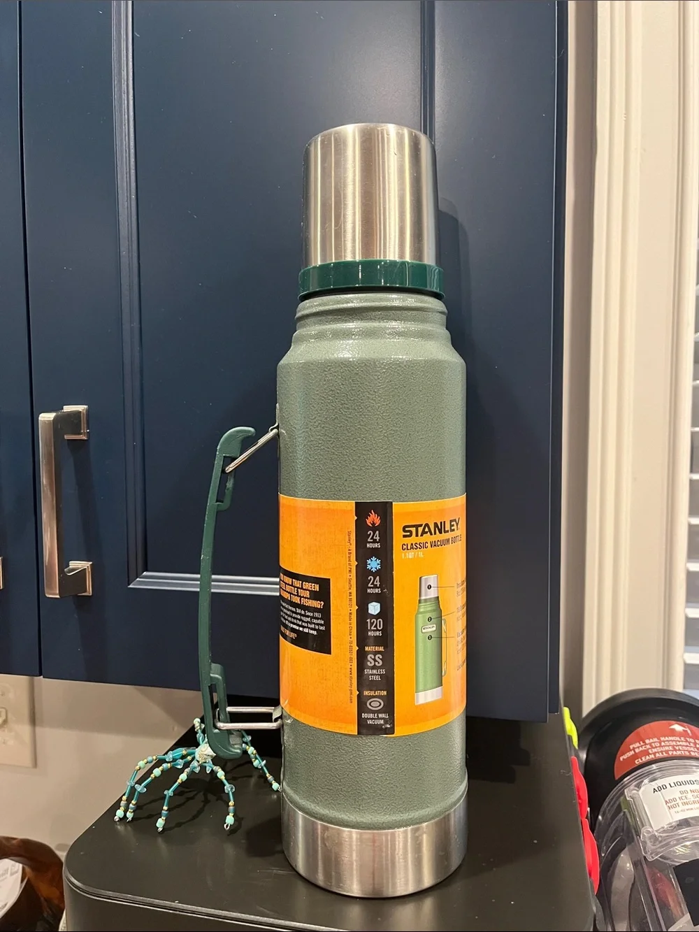 NWT Stanley Green and Silver Legendary Classic Vacuum Bottle Y13 - Picture 3 of 6
